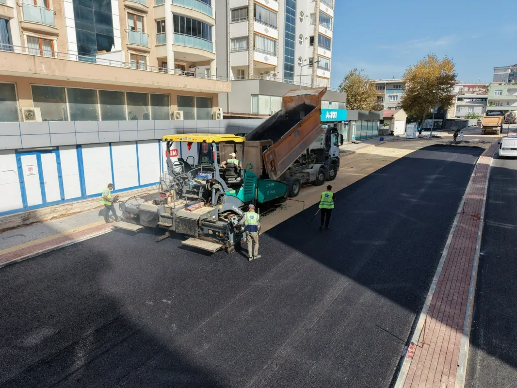Bursa Yıldırım'da Erdoğan Caddesi'nde yenileme sürüyor