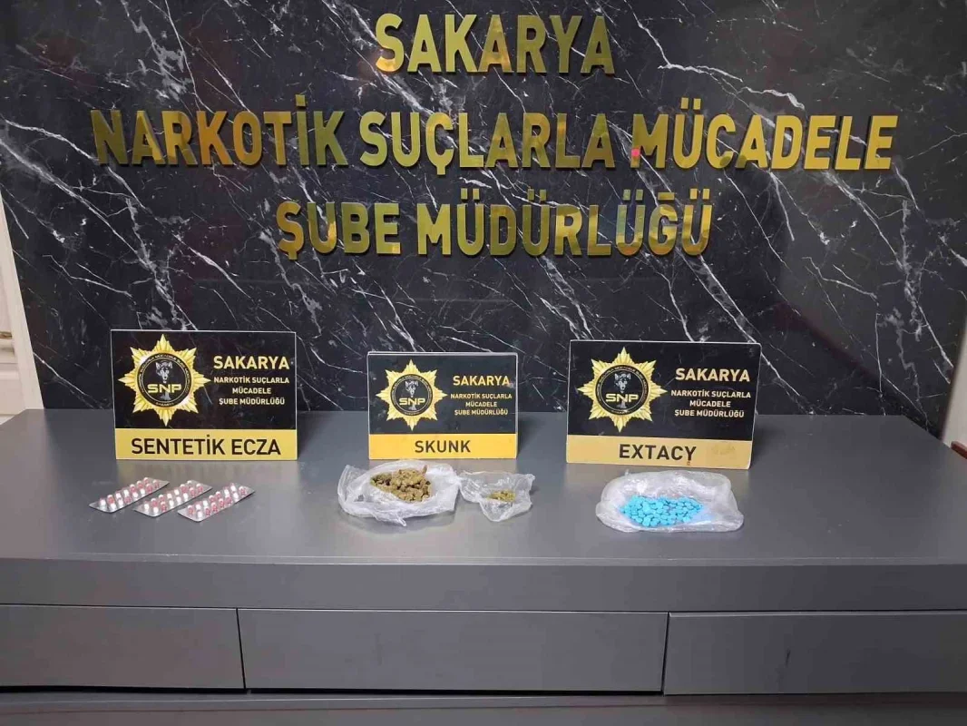 Sakarya'da iki ilçede uyuşturucu operasyonu: 3 tutuklama