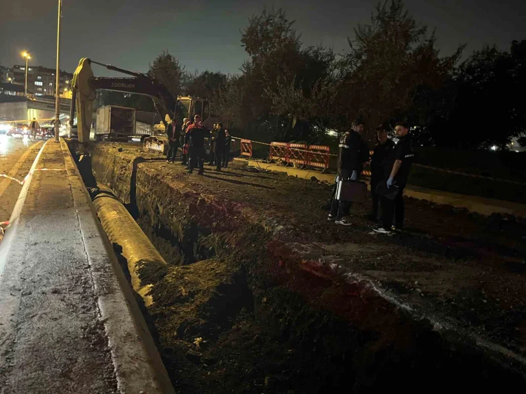 Bayrampaşa'da İSKİ işçisi düşerek hayatını kaybetti