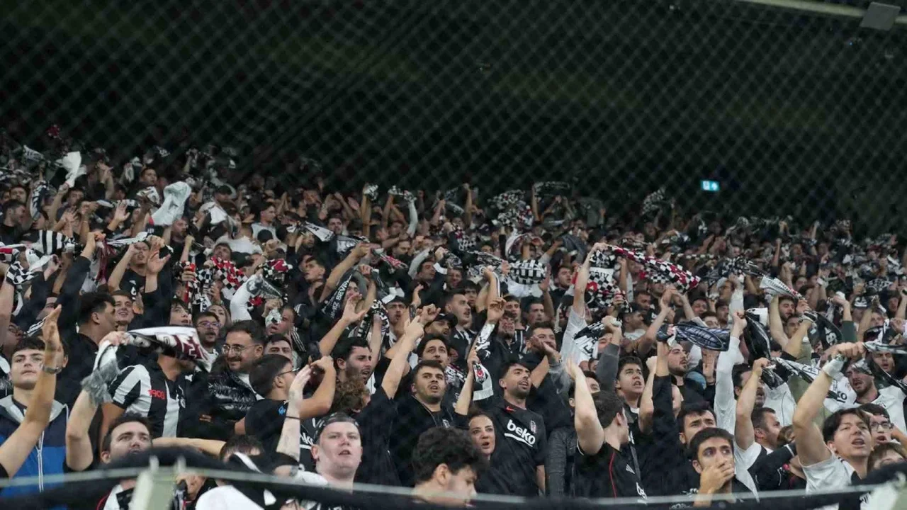 Beşiktaş, Başakşehir'i 2-0 yenerek sahadan galip ayrıldı