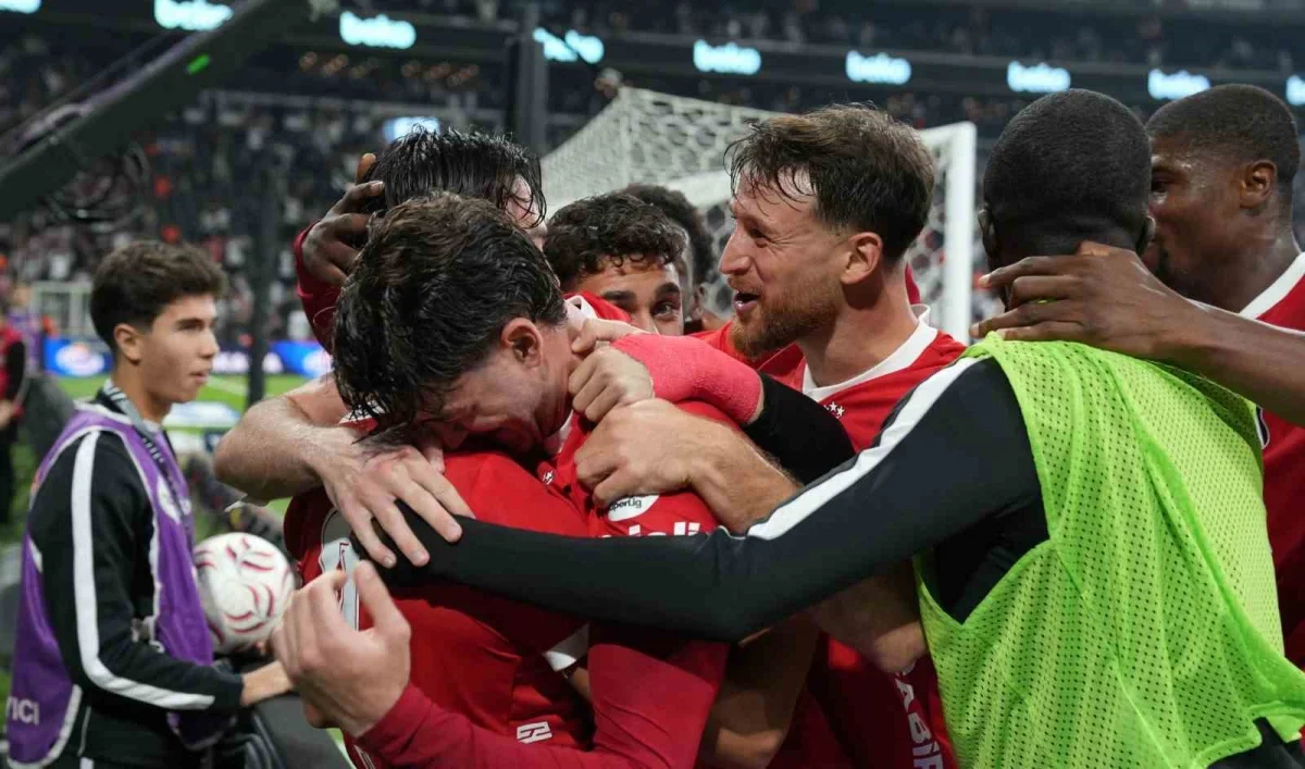 Beşiktaş, Başakşehir'i 2-0 yenerek sahadan galip ayrıldı
