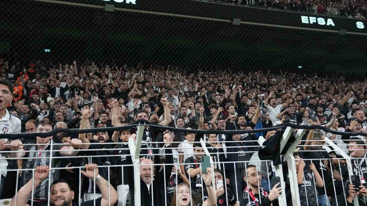 Beşiktaş, Başakşehir'i 2-0 yenerek sahadan galip ayrıldı