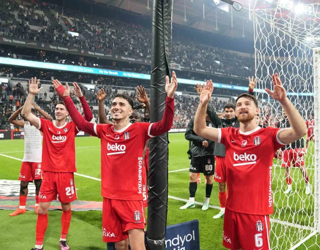 Beşiktaş, Başakşehir'i 2-0 yenerek sahadan galip ayrıldı