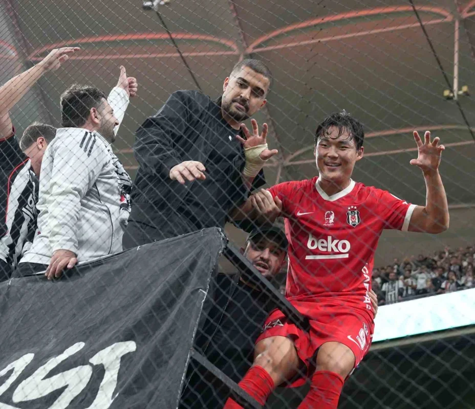 Beşiktaş, Başakşehir'i 2-0 yenerek sahadan galip ayrıldı
