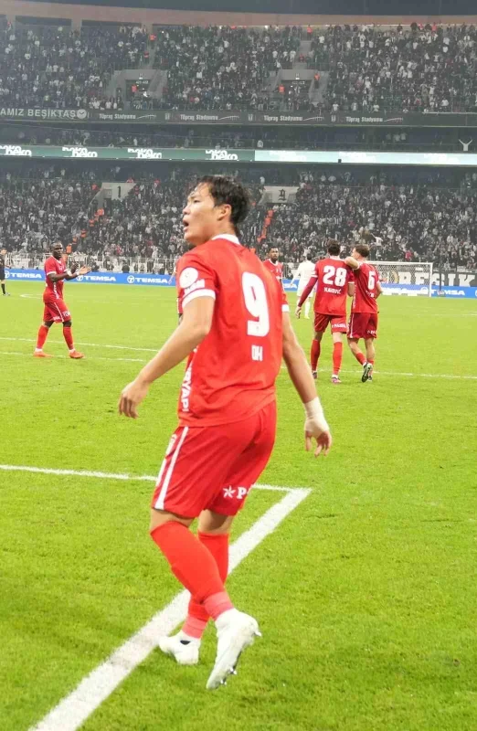 Beşiktaş, Başakşehir'i 2-0 yenerek sahadan galip ayrıldı