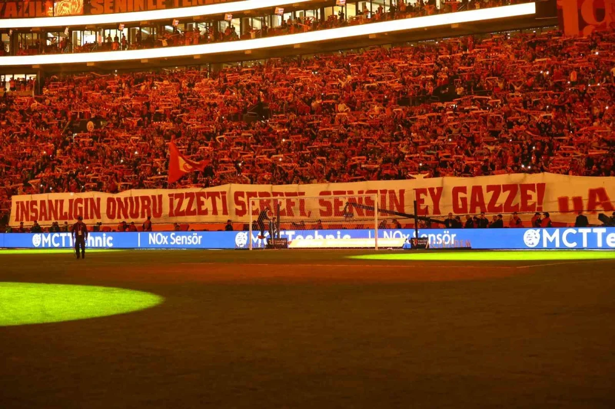 Galatasaray-Fenerbahçe derbisinde ilk 11'de tek değişiklik