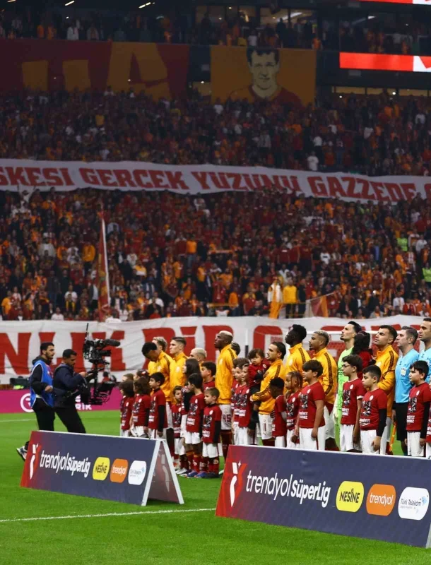 Galatasaray-Fenerbahçe derbisinde ilk 11'de tek değişiklik