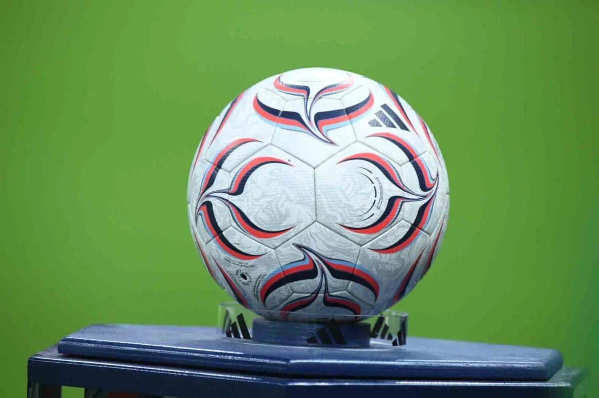 Galatasaray-Fenerbahçe derbisinde ilk yarı 2-0 bitti