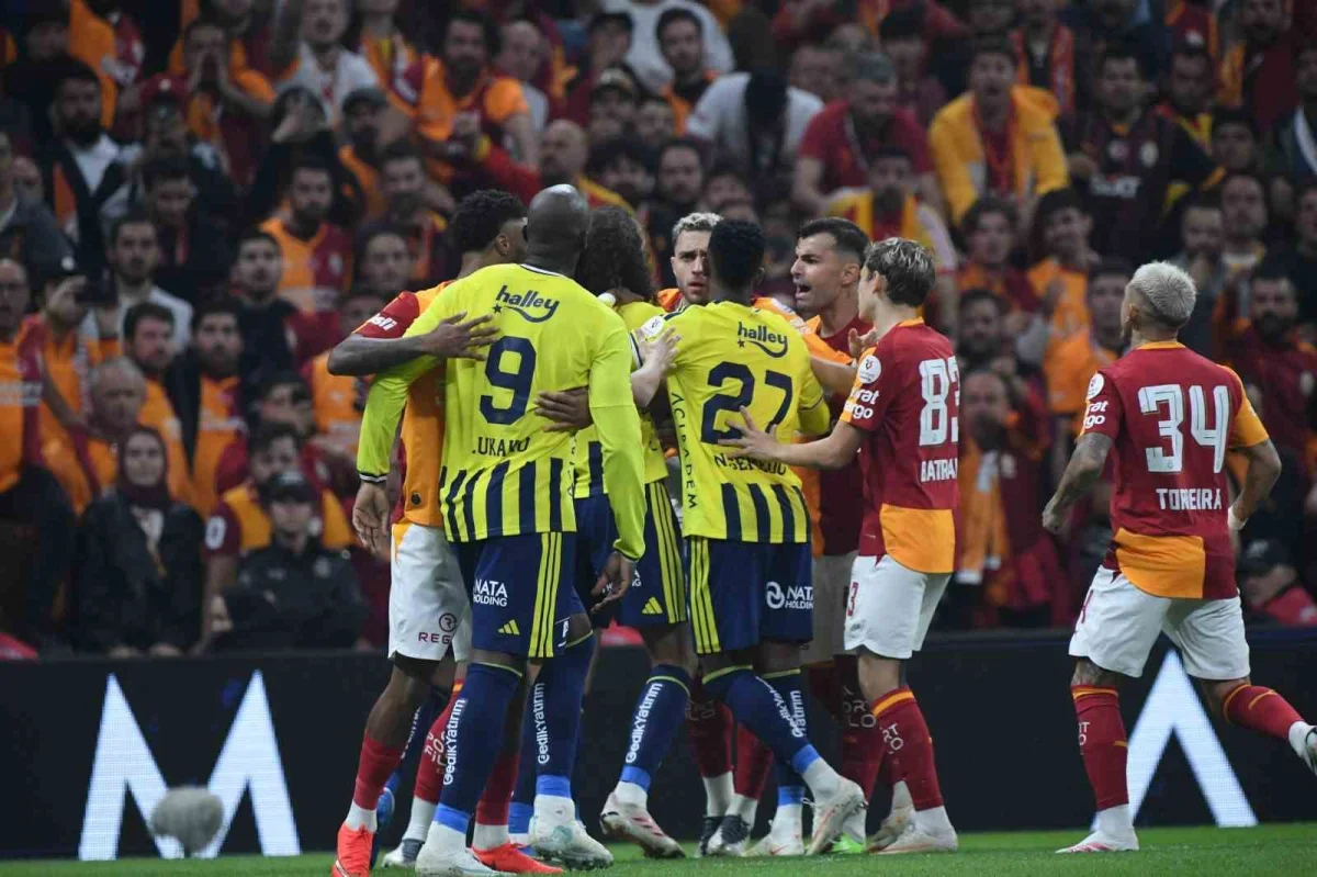 Galatasaray-Fenerbahçe derbisinde ilk yarı 2-0 bitti