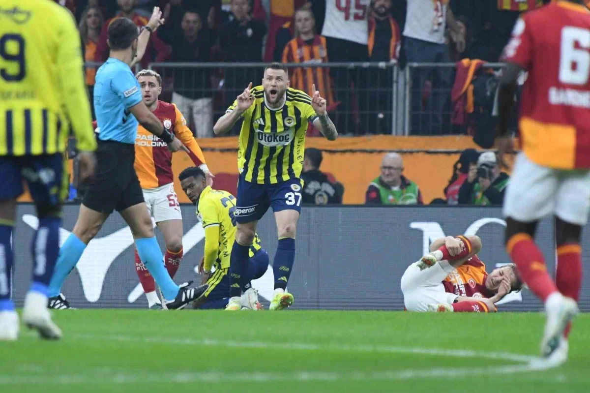 Galatasaray-Fenerbahçe derbisinde ilk yarı 2-0 bitti