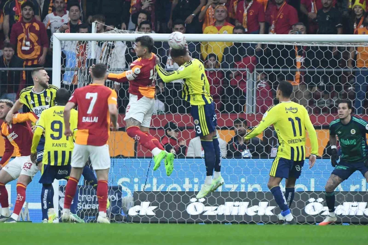 Galatasaray-Fenerbahçe derbisinde ilk yarı 2-0 bitti