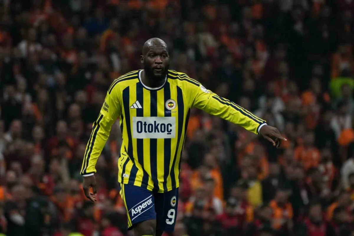 Galatasaray-Fenerbahçe derbisinde ilk yarı 2-0 bitti