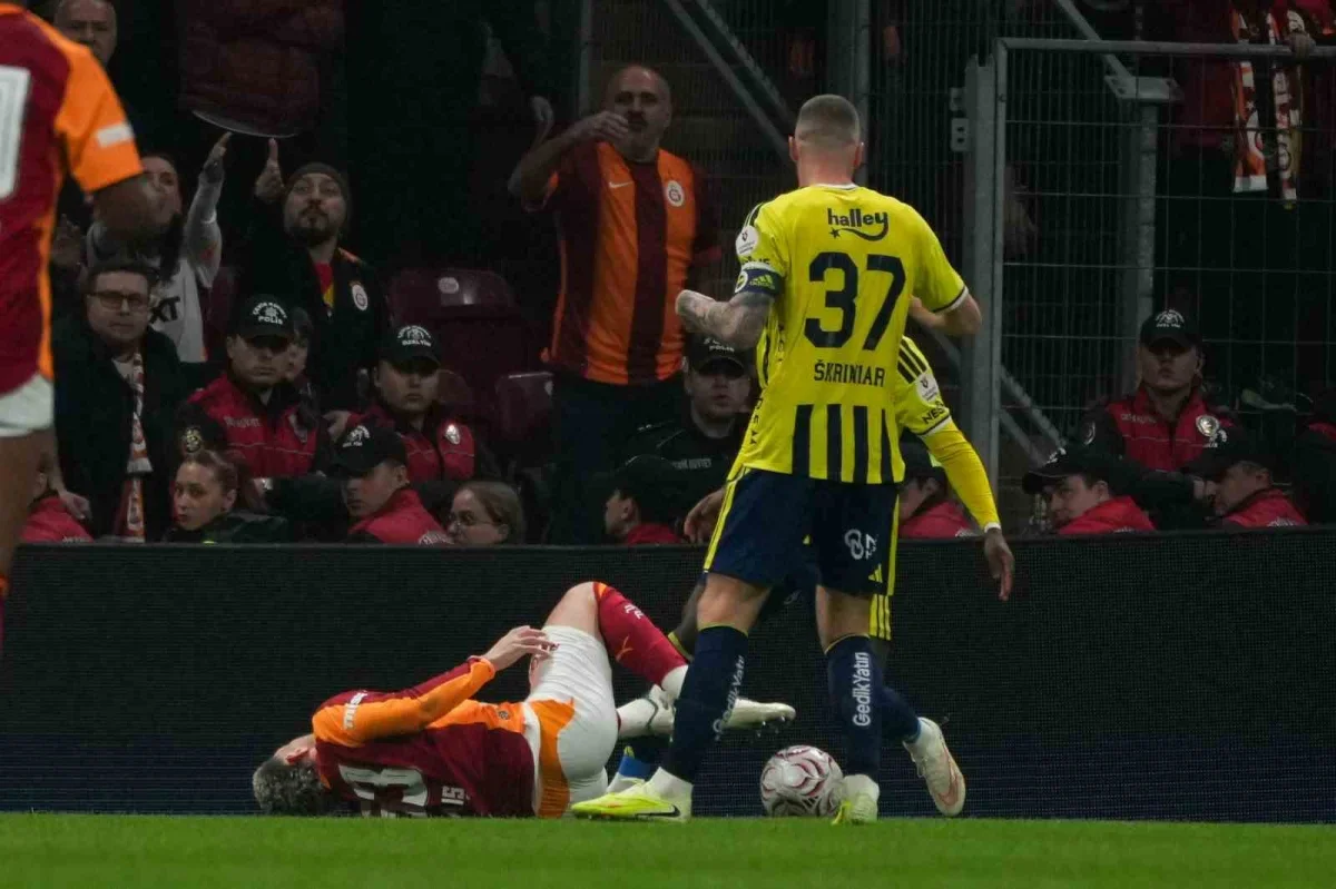 Galatasaray-Fenerbahçe derbisinde ilk yarı 2-0 bitti