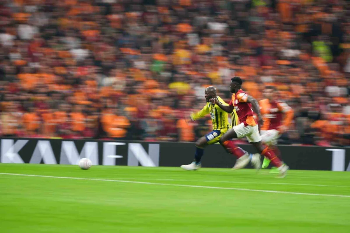 Galatasaray-Fenerbahçe derbisinde ilk yarı 2-0 bitti