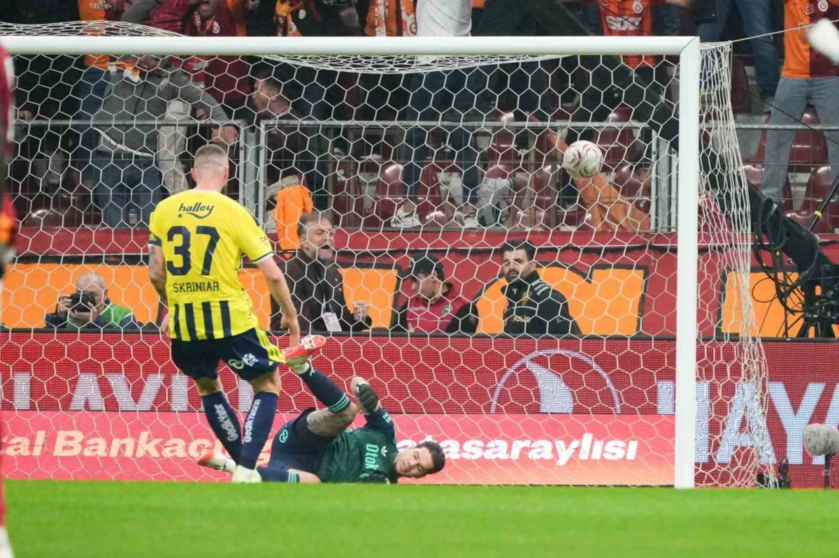 Galatasaray-Fenerbahçe derbisinde ilk yarı 2-0 bitti