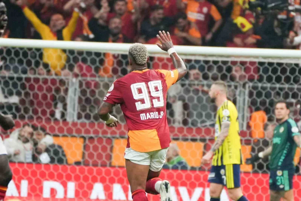 Galatasaray-Fenerbahçe derbisinde ilk yarı 2-0 bitti