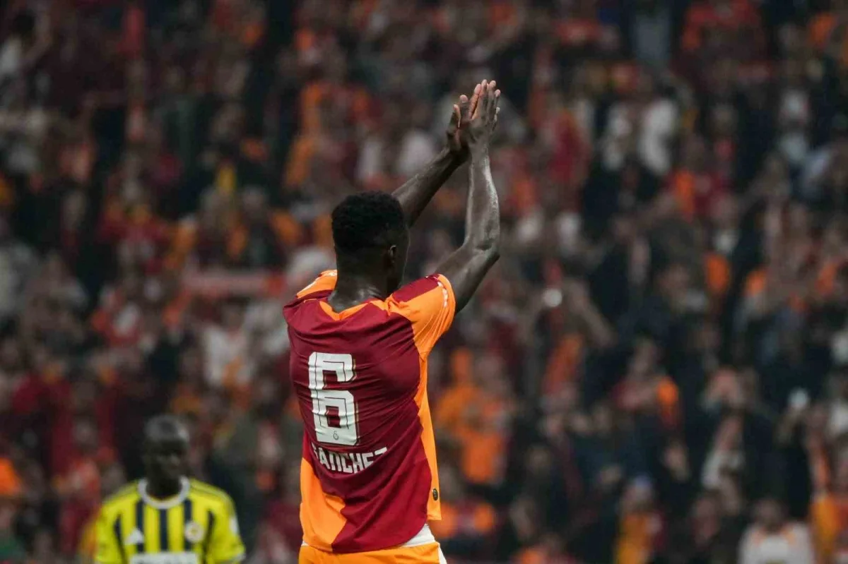 Galatasaray-Fenerbahçe derbisinde ilk yarı 2-0 bitti