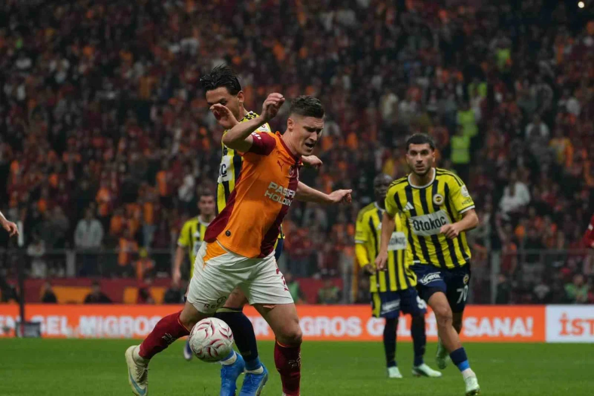 Galatasaray-Fenerbahçe derbisinde ilk yarı 2-0 bitti