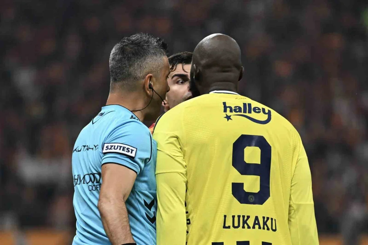 Galatasaray-Fenerbahçe derbisinde ilk yarı 2-0 bitti