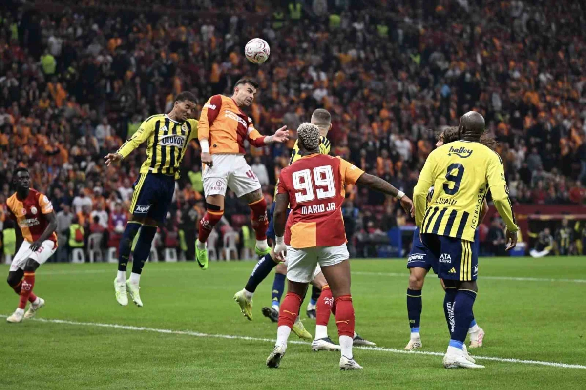 Galatasaray-Fenerbahçe derbisinde ilk yarı 2-0 bitti