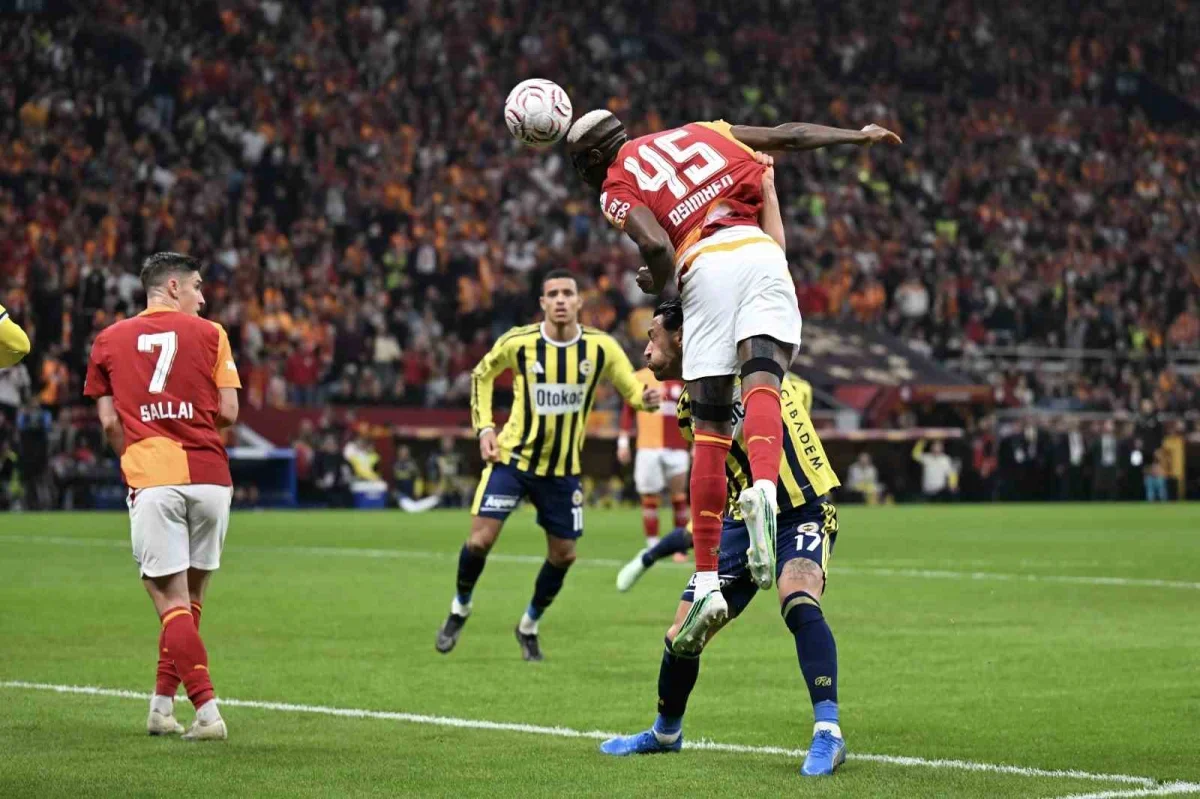Galatasaray-Fenerbahçe derbisinde ilk yarı 2-0 bitti