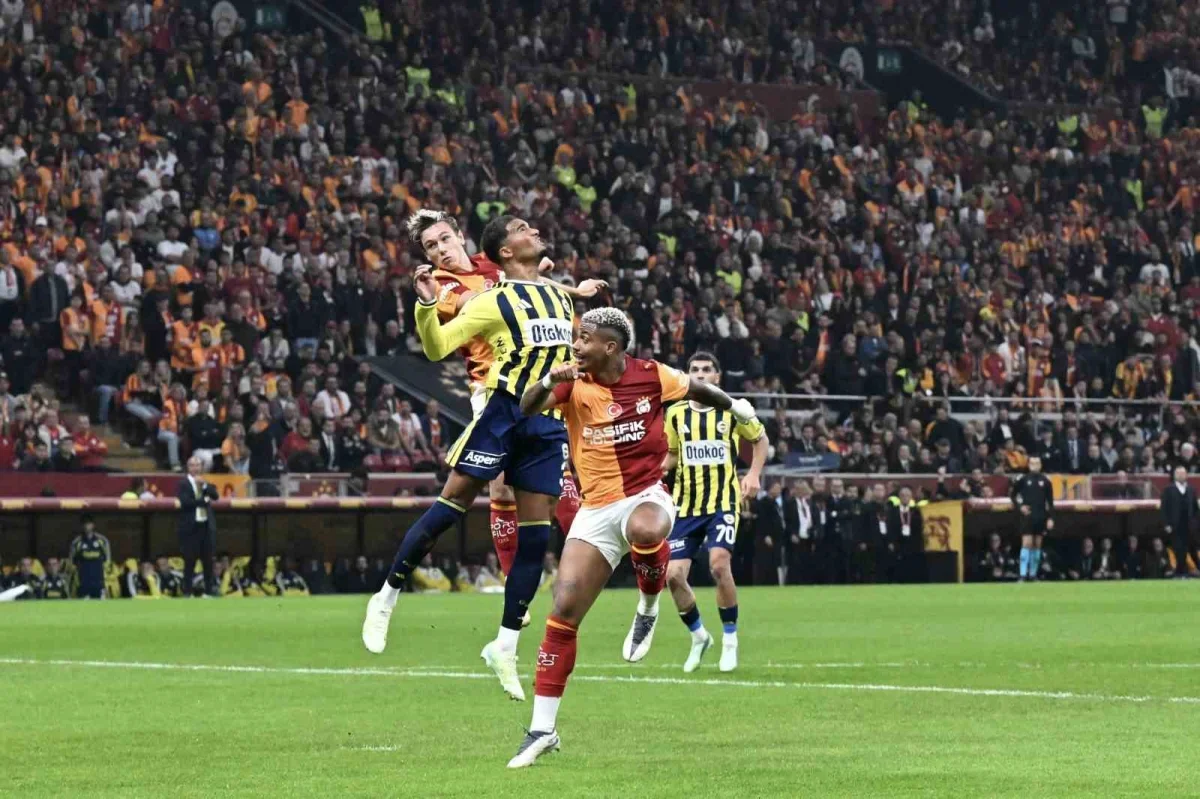 Galatasaray-Fenerbahçe derbisinde ilk yarı 2-0 bitti