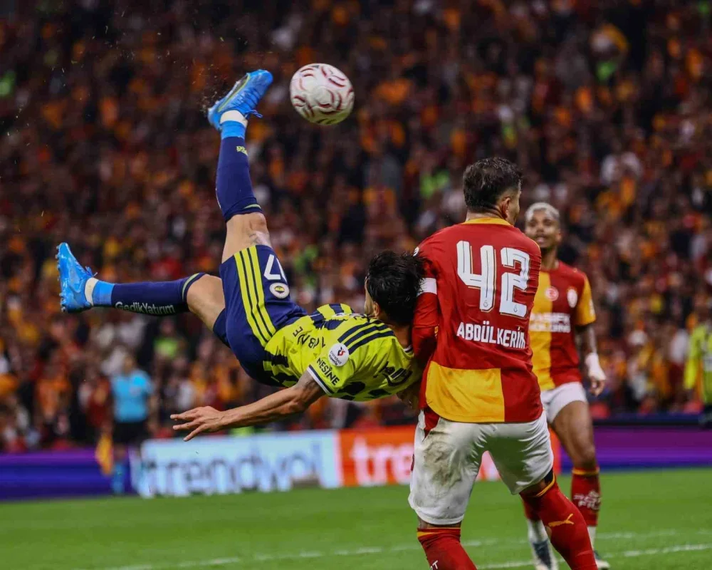 İrfan Can Kahveci derbide Galatasaray'a ilk golünü attı