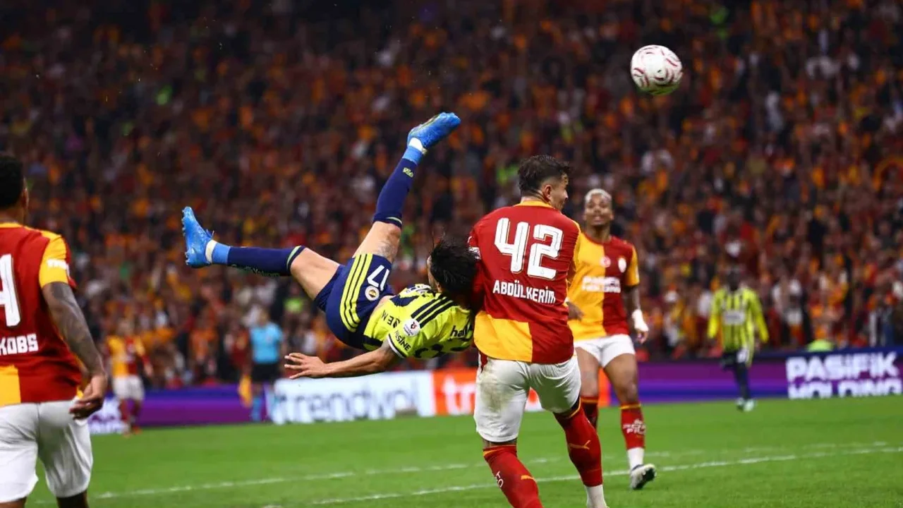 İrfan Can Kahveci derbide Galatasaray'a ilk golünü attı