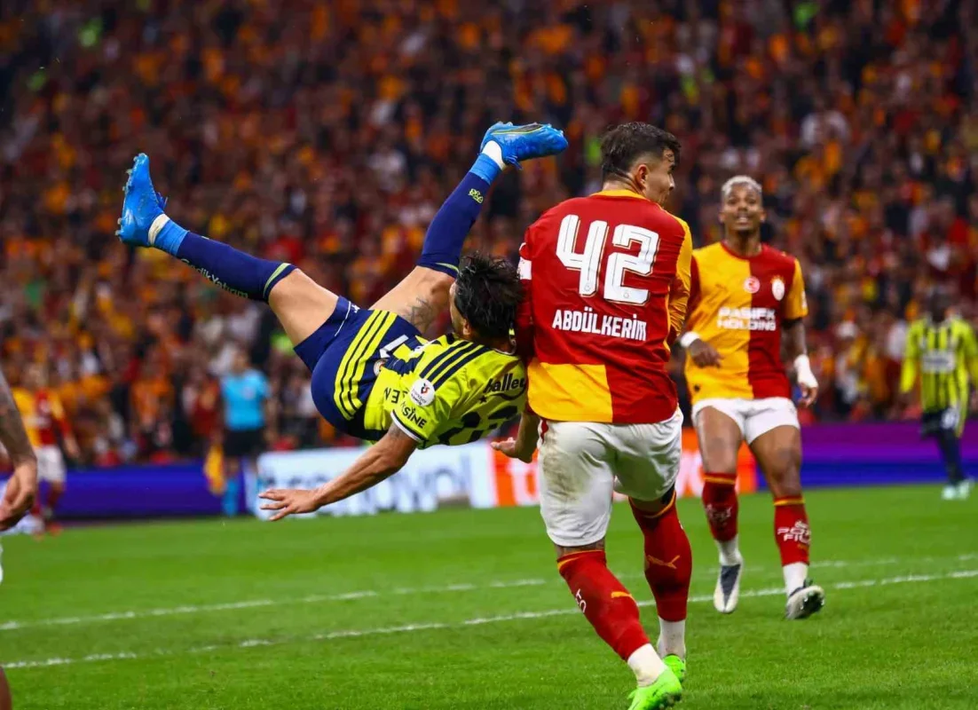 İrfan Can Kahveci derbide Galatasaray'a ilk golünü attı