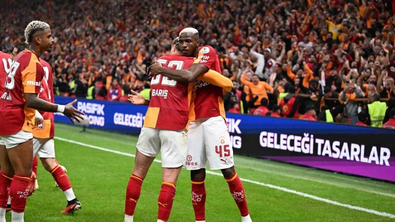 Galatasaray Fenerbahçe'yi 2-1 yenerek seriyi sürdürdü