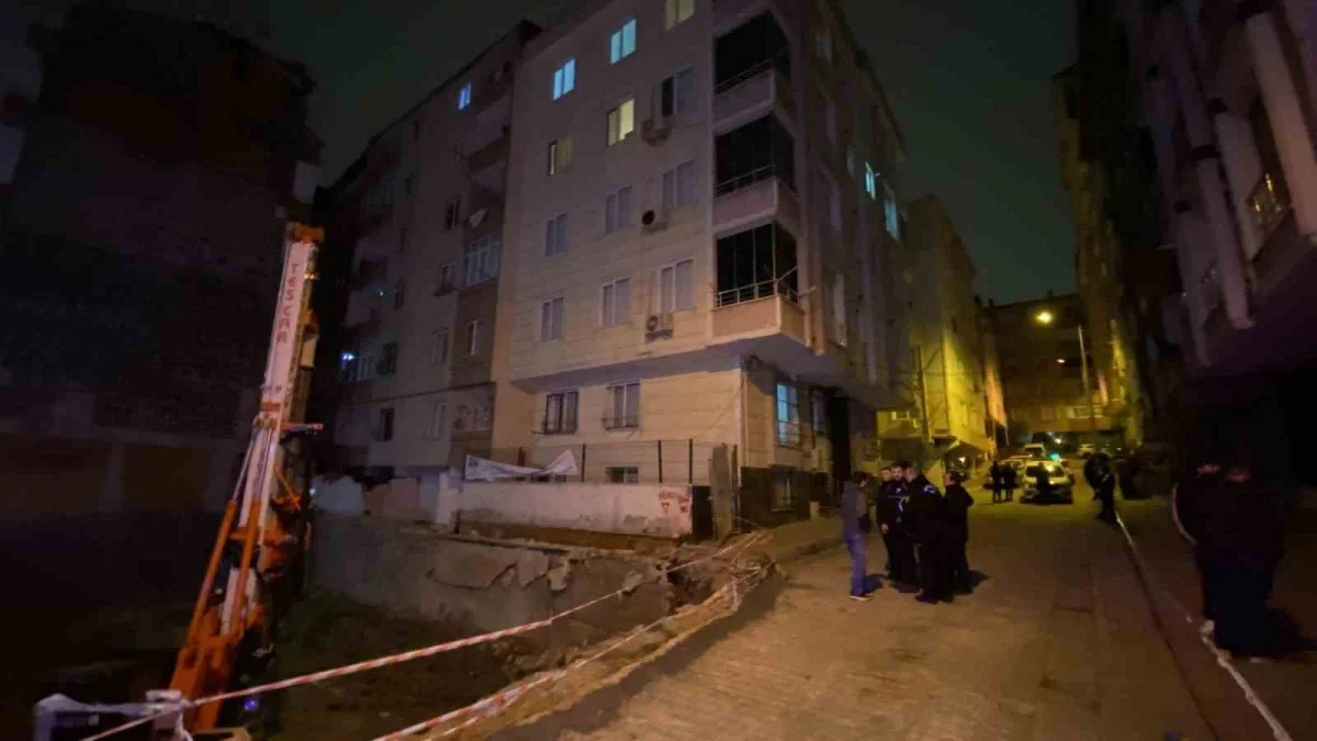 Bahçelievler'de zemin çöktü: 20 daire tahliye edildi