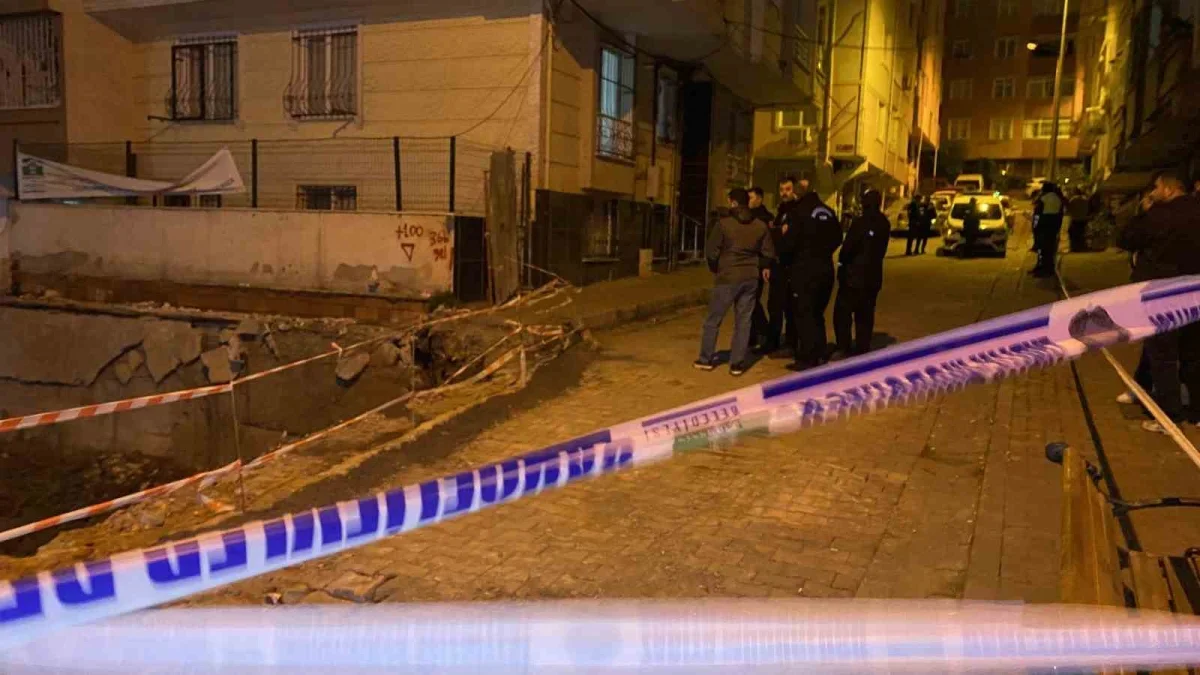 Bahçelievler'de zemin çöktü: 20 daire tahliye edildi
