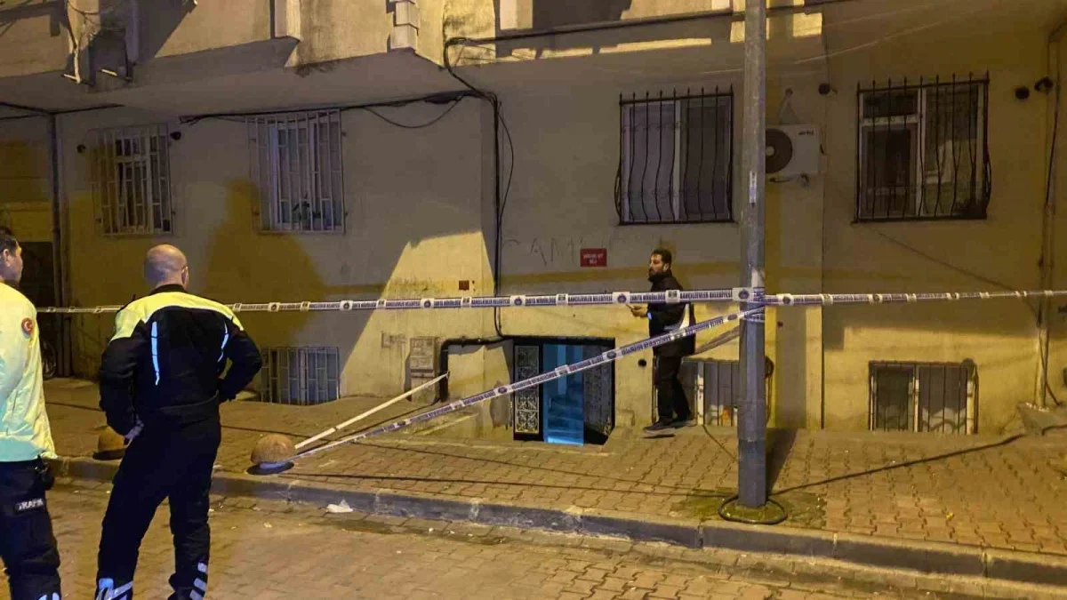 Bahçelievler'de zemin çöktü: 20 daire tahliye edildi