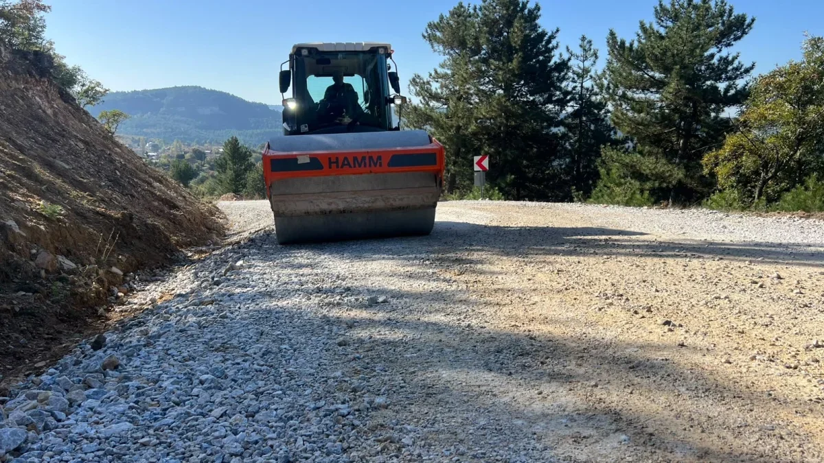 Keles'te 17 kilometrelik yol 9 metreye genişliyor