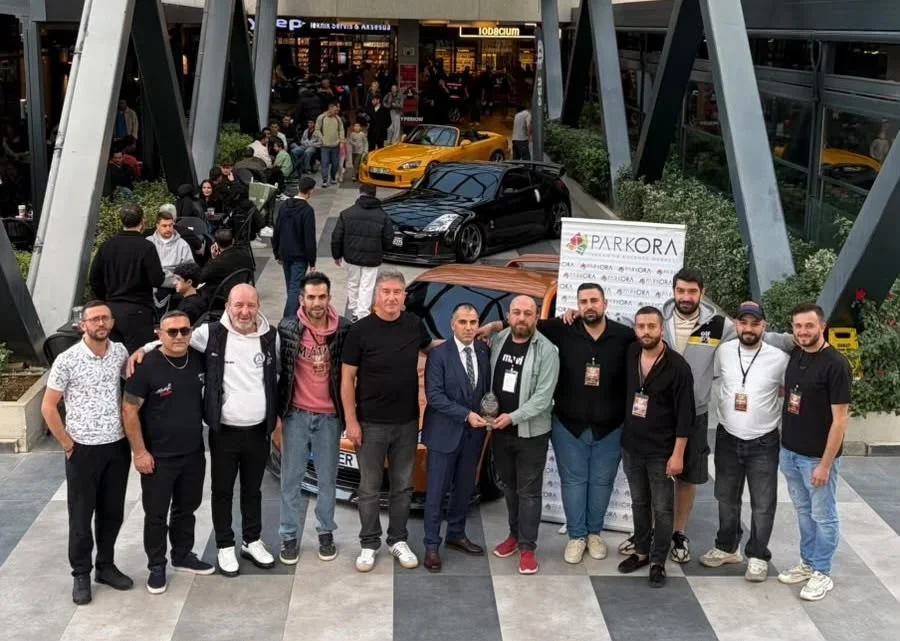 Bursa'da modifiye araçlar Parkora AVM'de sergilendi