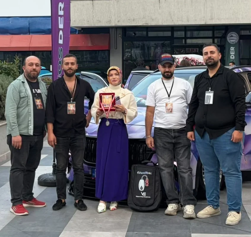 Bursa'da modifiye araçlar Parkora AVM'de sergilendi