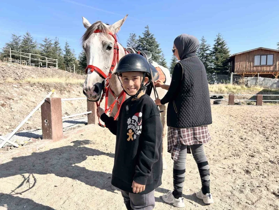 Keçiören'de at biniciliği çocukların özgüvenini artırıyor