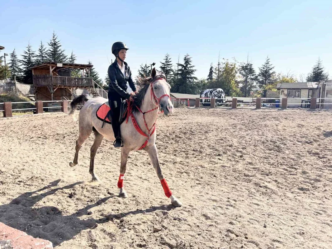 Keçiören'de at biniciliği çocukların özgüvenini artırıyor