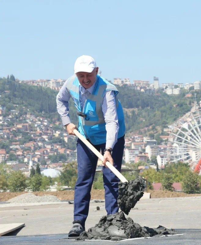 İzmit Körfezi'nden 2,4 milyon metreküp çamur çıkarıldı