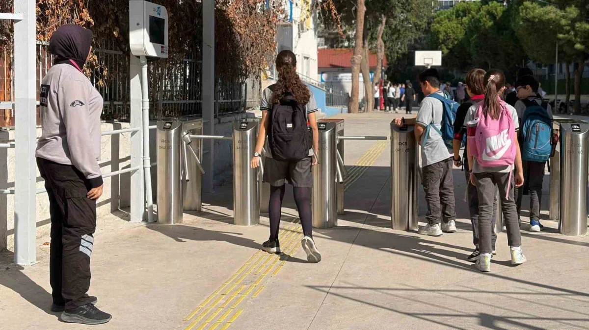İzmir'de kameralı turnike velilere anlık bildirim gönderiyor