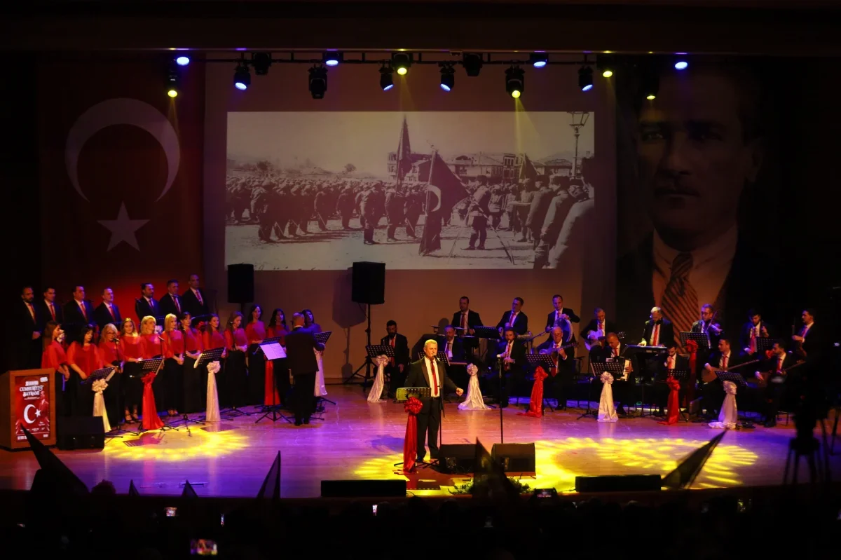 Bursa'da Cumhuriyet'in 103. yılına özel Türk müziği konseri