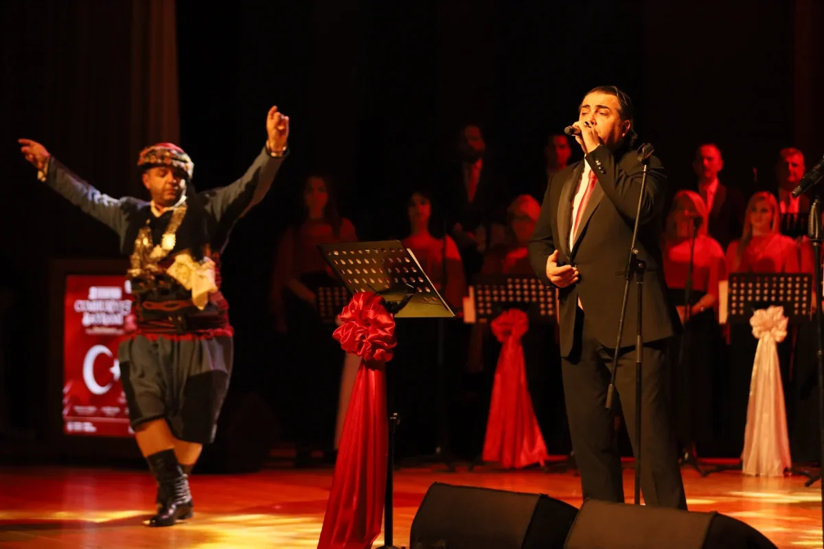 Bursa'da Cumhuriyet'in 103. yılına özel Türk müziği konseri
