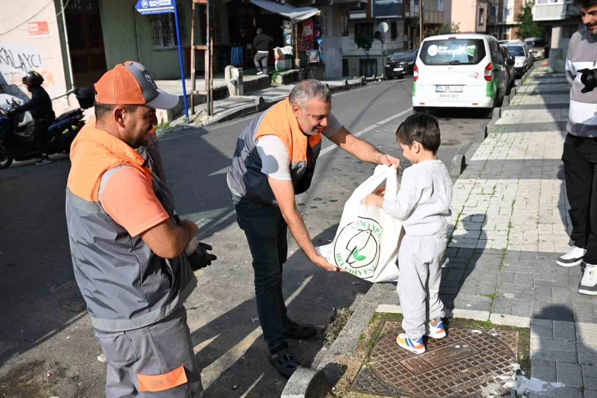Gaziosmanpaşa'da Kayra atık toplama kamyonuna bindi