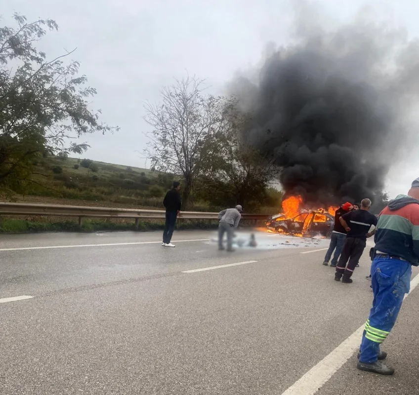 Bandırma-Çanakkale yolunda kaza: 2 yaralı, araç yandı