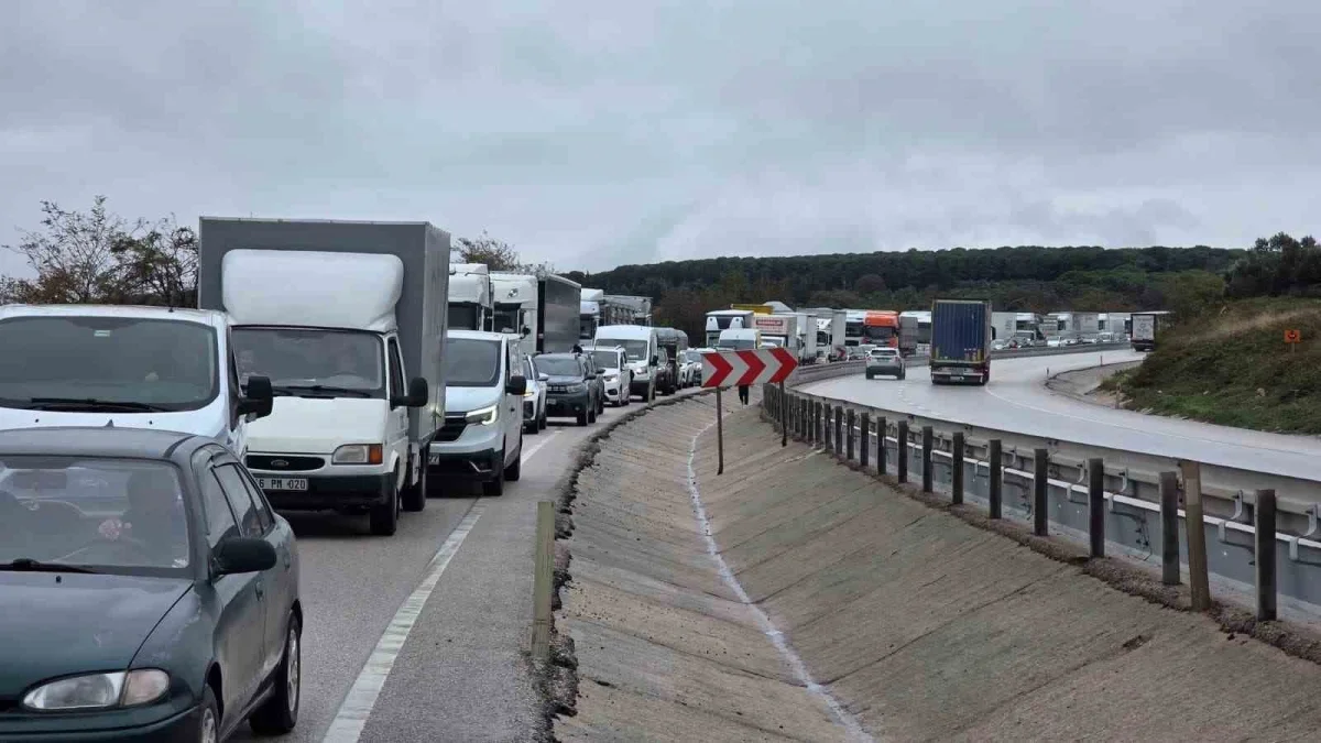 Bandırma-Çanakkale yolunda kaza: 2 yaralı, araç yandı