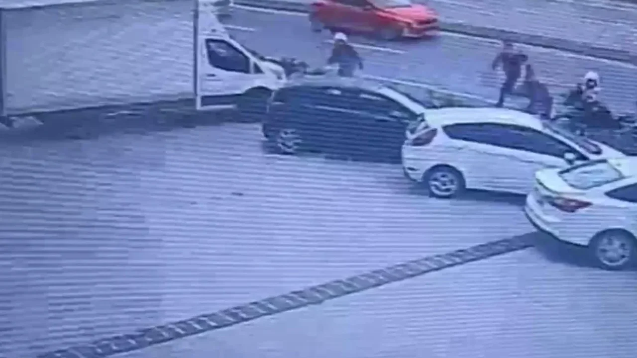 Küçükçekmece'de kaçan şüpheliden uyuşturucu çıktı