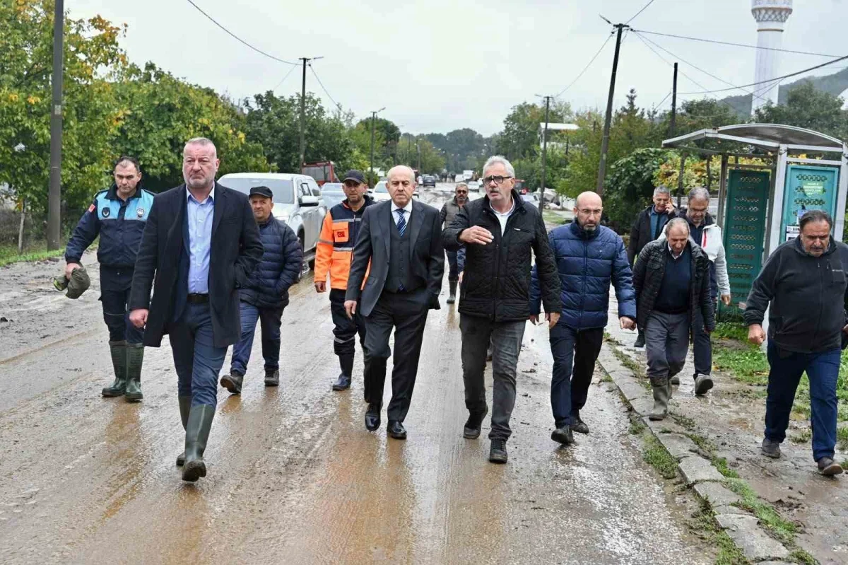 Karacabey'de yağışın etkilediği 5 mahallede çalışma