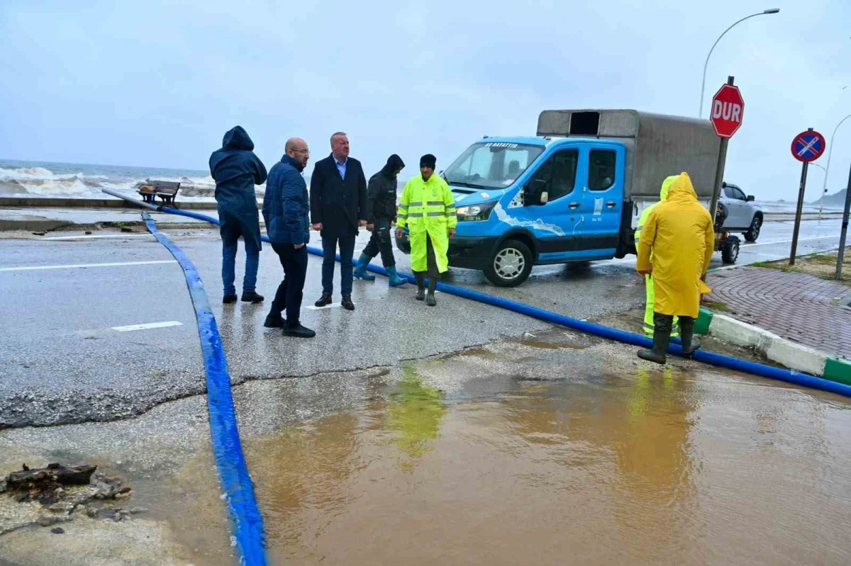 Karacabey'de yağışın etkilediği 5 mahallede çalışma