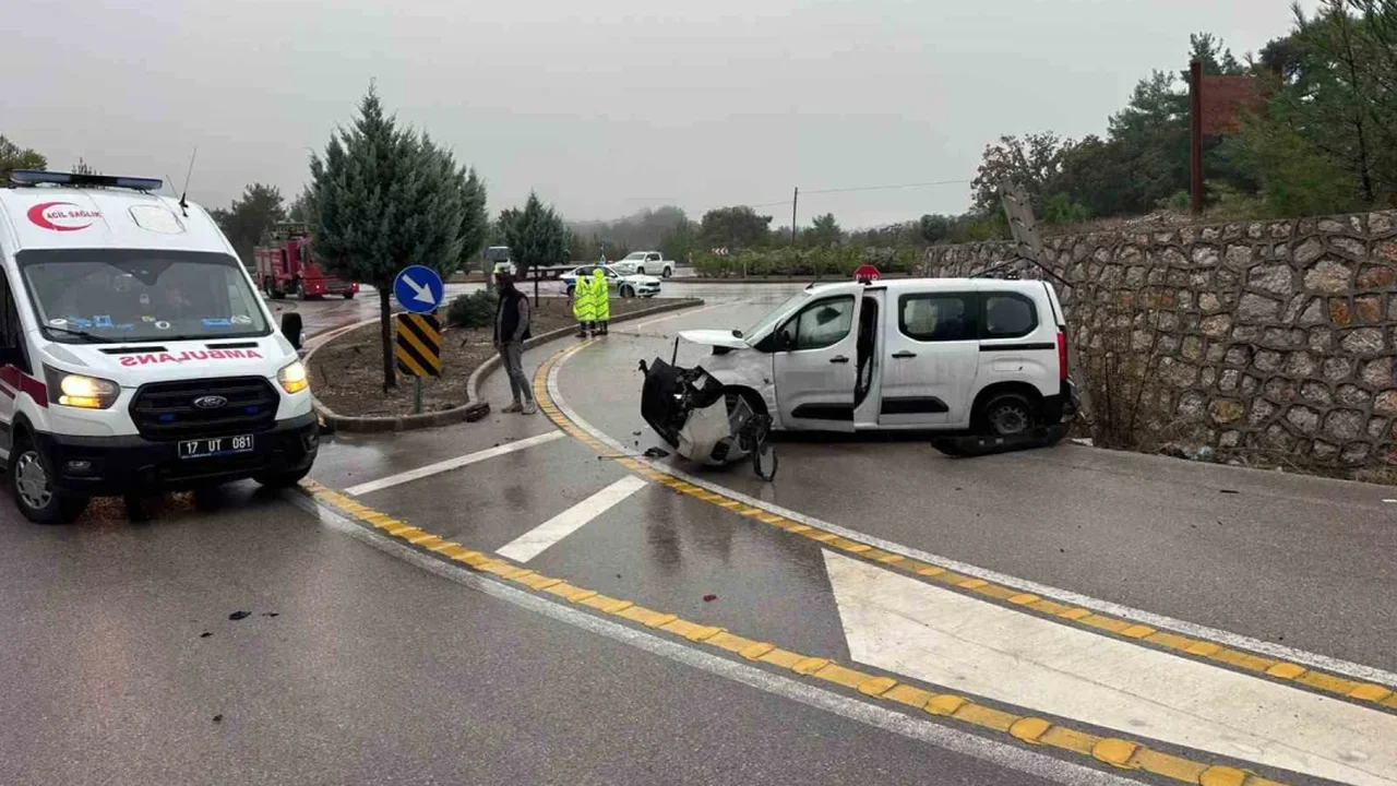 Çanakkale Ayvacık'ta takla atan araçta sürücü yaralandı