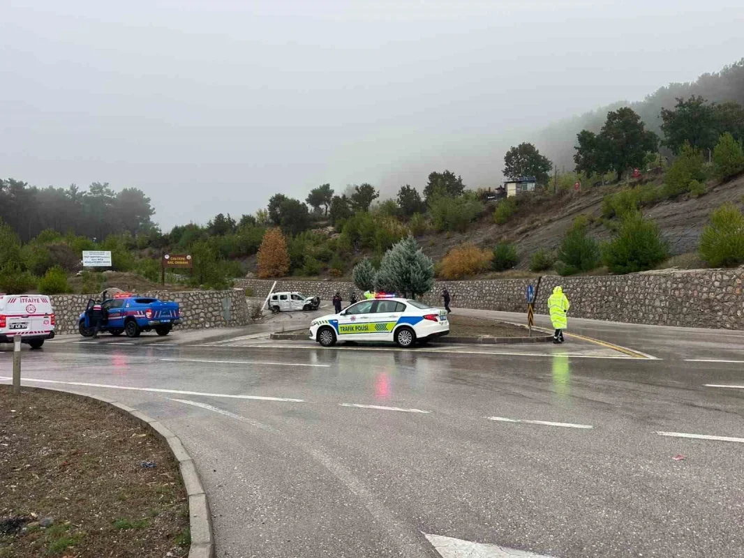Çanakkale Ayvacık'ta takla atan araçta sürücü yaralandı